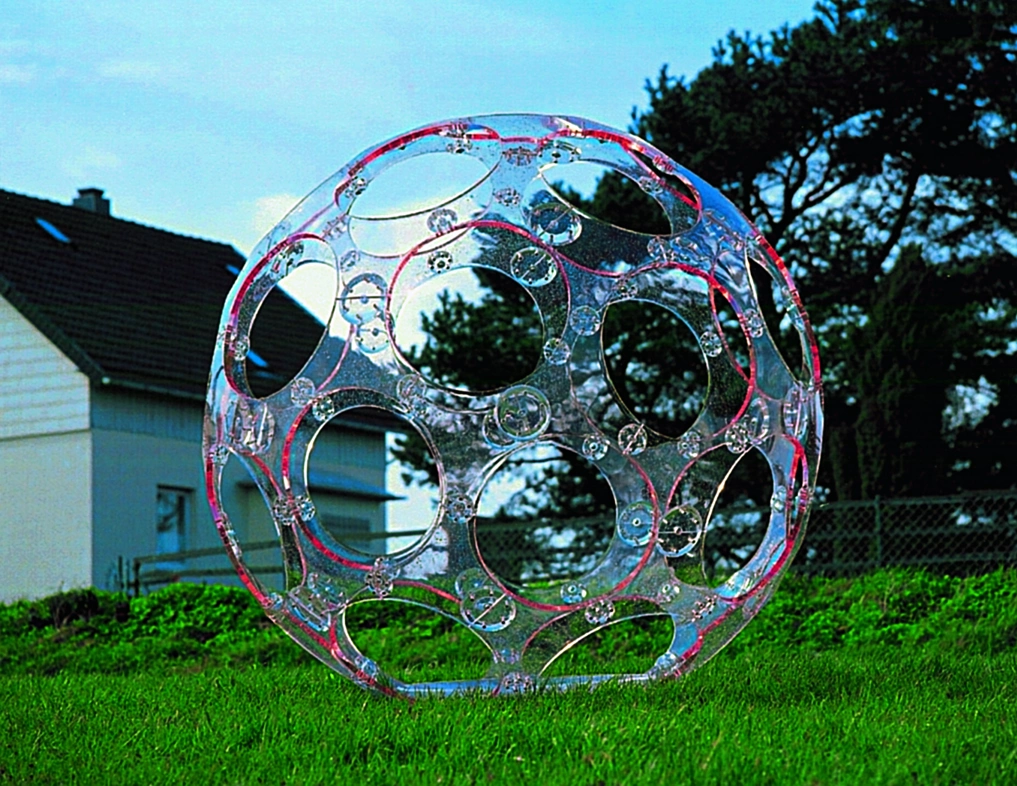 Carsten Höller, Sphäre (Rosa), 2001, Indfarvet plexiglas, 220x220x220 cm, ARoS Aarhus Kunstmuseum.